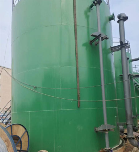 化工液體儲(chǔ)罐防腐聚脲施工
