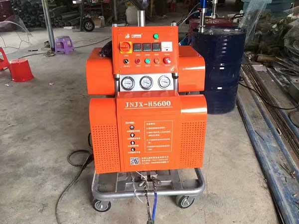 雙組分聚脲噴涂機(jī)(圖1) H5600雙組分聚脲噴涂機(jī)