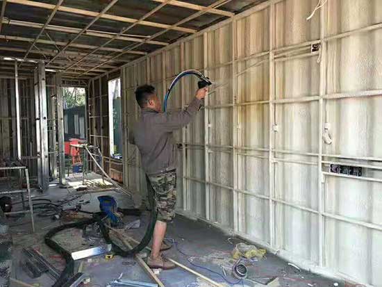 輕鋼別墅用聚氨酯保溫效果怎么樣 噴涂機(jī)施工快(圖1) 輕鋼別墅用聚氨酯保溫 噴涂機(jī)施工快