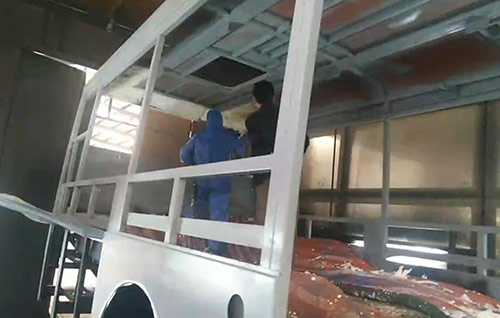 聚氨酯車輛內飾頂棚噴涂發泡保溫(圖2) 聚氨酯車輛內飾頂棚噴涂發泡保溫