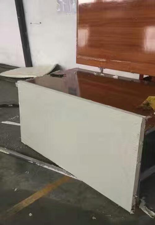 聚氨酯發泡填充防盜門 高壓機器(圖1) 聚氨酯發泡填充防盜門案例