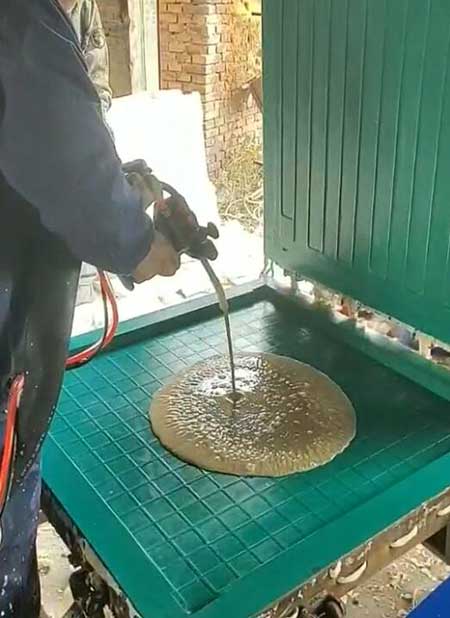 發(fā)泡地磚 豬舍雙組份聚氨酯發(fā)泡設備(圖2) 發(fā)泡地磚加工案例