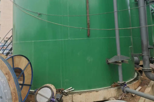 聚脲涂料化工儲罐內(nèi)外壁防腐施工專用噴涂設備(圖4) 聚脲涂料化工儲罐內(nèi)外壁防腐案例