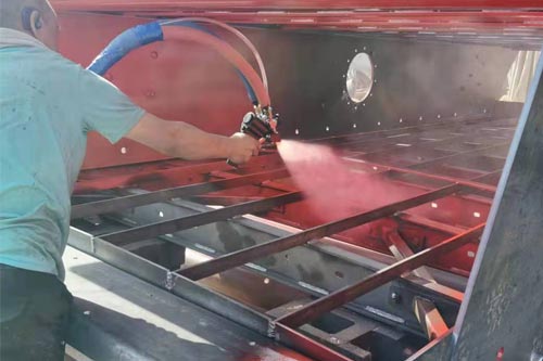 聚脲防水涂料設(shè)備 液壓驅(qū)動讓動力更加澎湃(圖3) 聚脲防水涂料礦山設(shè)備噴涂案例