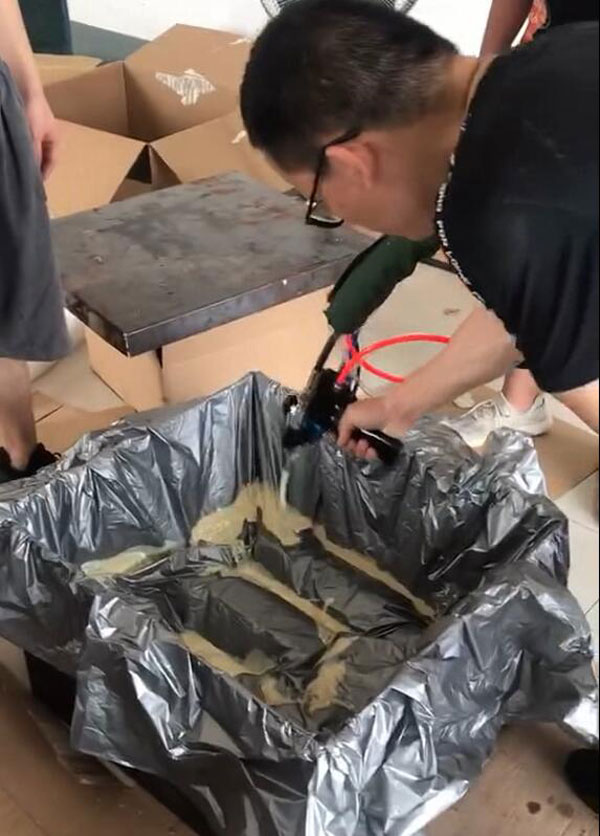 產品包裝填充發(fā)泡膠 聚氨酯澆注機(圖3) 產品包裝填充發(fā)泡膠