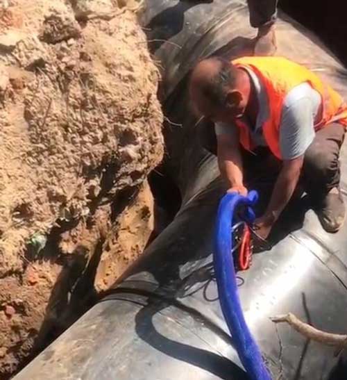 直埋型聚氨酯保溫管現(xiàn)場補口(圖2) 直埋型聚氨酯保溫管現(xiàn)場補口案例