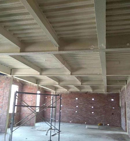 冷庫聚氨酯保溫發(fā)泡機(jī)施工現(xiàn)場(chǎng)