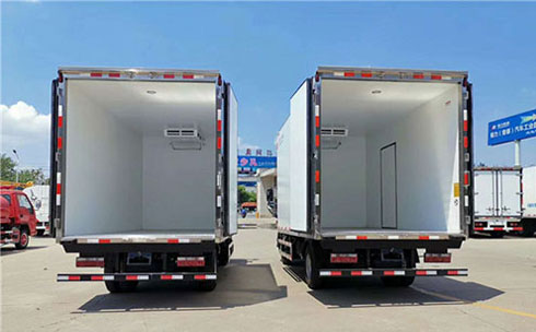 保溫車(chē)車(chē)廂聚氨酯噴涂(圖2) 保溫車(chē)車(chē)廂聚氨酯噴涂